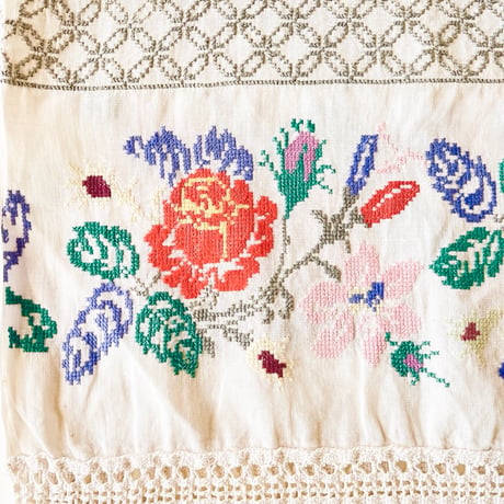 ウクライナ　刺繍　テーブルランナー　バラ