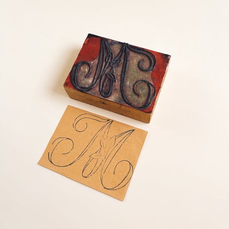 フランス　ヴィンテージスタンプ35　飾り文字　M