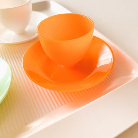 東ドイツ　プラスチック　円形　エッグスタンド