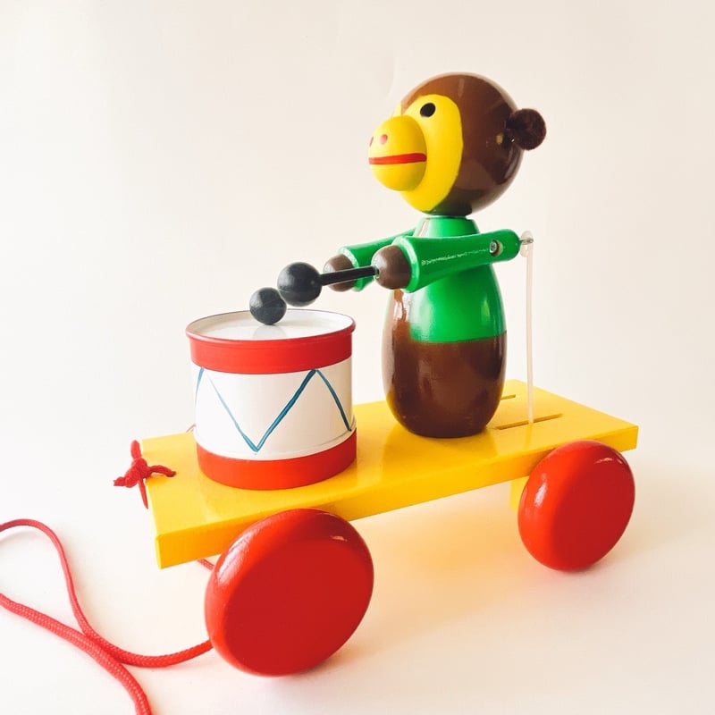 チェコ 木製おもちゃ 引きぐるま プルトイ お猿と太鼓 | こぐま舎