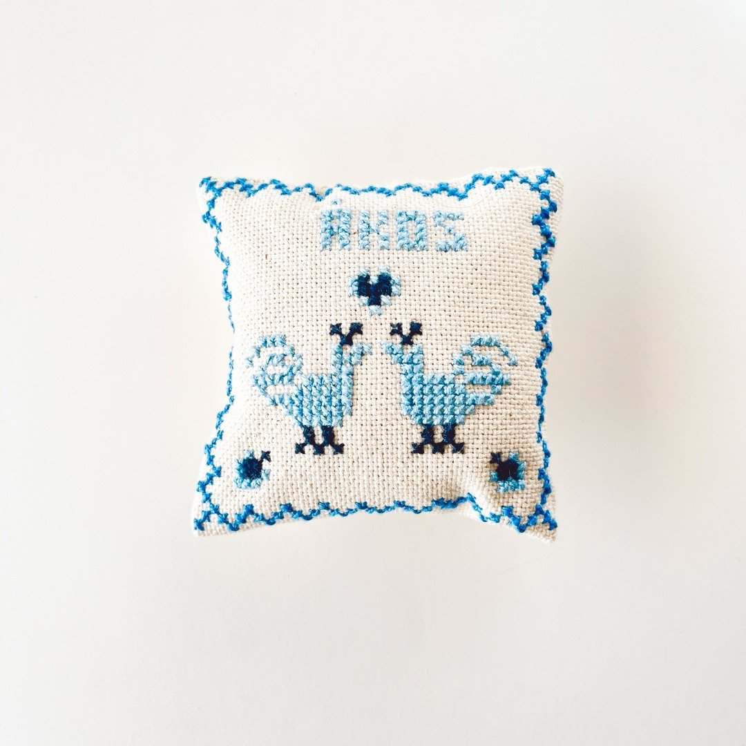 ハンガリー製 クロスステッチ刺繍のピンクッション（ハンドメイド） 04