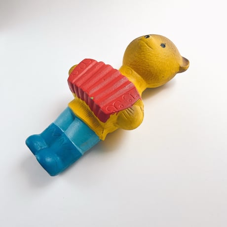 ソビエト　年代不明　アコーディオンを持ったクマ　ソフビ　人形　高さ17.5cm