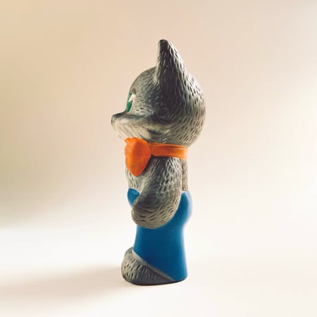 ソビエト　年代不明　蝶ネクタイをした猫　ソフビ　人形　高さ12cm