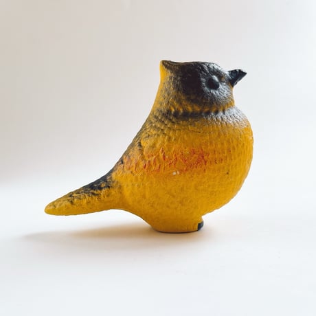 ソビエト　年代不明　赤と黒の模様の黄色い小鳥　ソフビ　人形　全長13cm