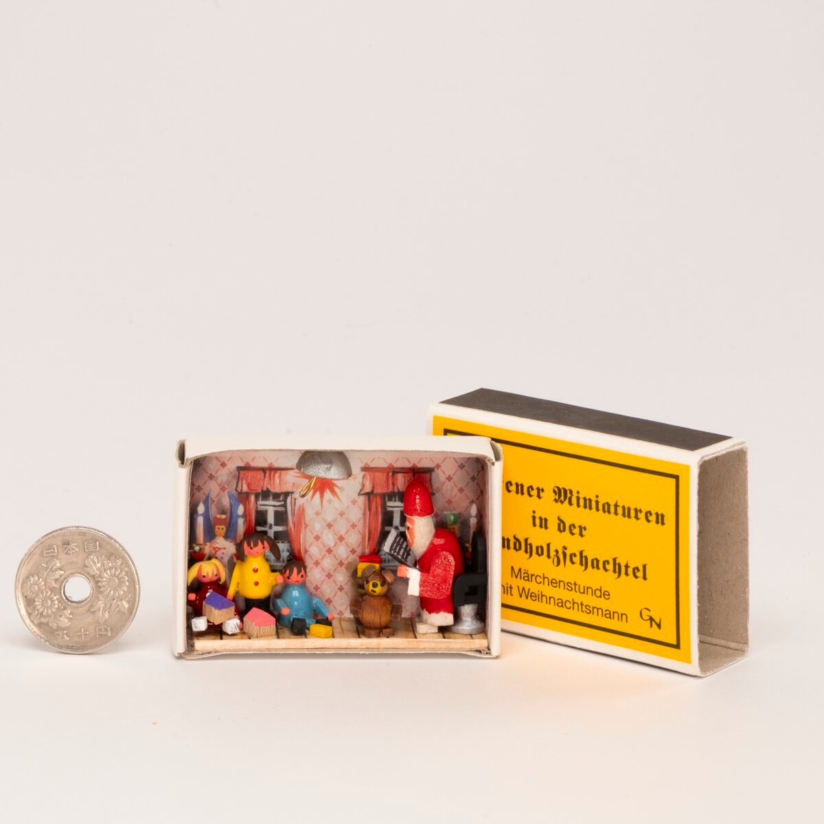 ドイツ ザイフェン 人形 サンタクロースとプレゼント マッチ箱 木製 