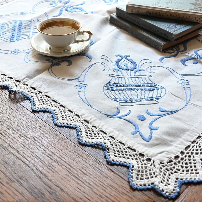 ハンガリー 手刺繍 テーブルクロス 正方形2 | こぐま舎