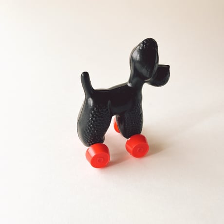 東ドイツ　プラスチック　黒いプードル　人形  SONNI