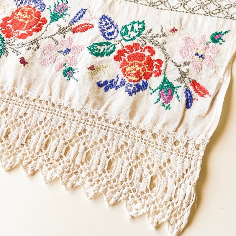 薔薇刺繍 クロシェ編み テーブルランナー ウクライナ 刺繍 テーブルランナー バラ | こぐま舎