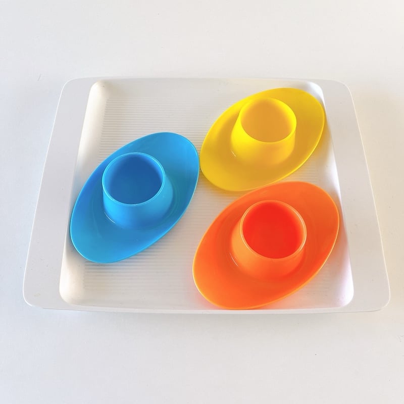 東ドイツ プラスチック 楕円形 エッグスタンドセット | こぐま舎