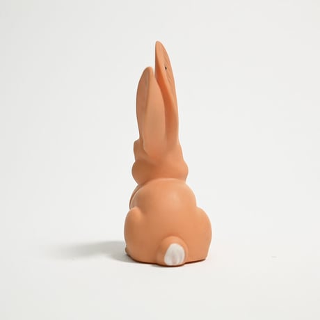 ソビエト　年代不明　うすだいだい色のうさぎ　ソフビ　人形　高さ13.5cm