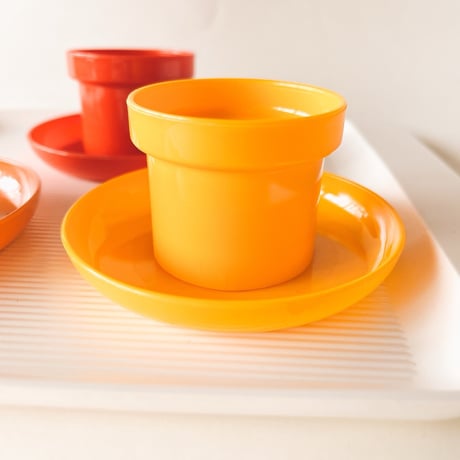 東ドイツ　プラスチック　エッグスタンド　皿から取り外し可能