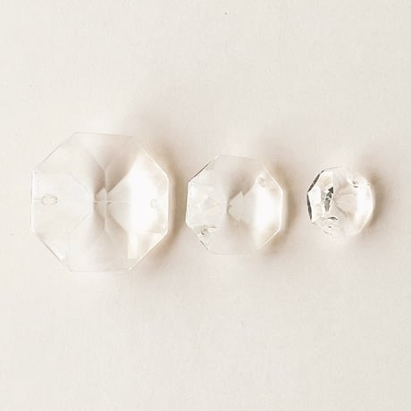 ドイツ　ガラスビーズ　シャンデリアパーツ　八角形　XXS