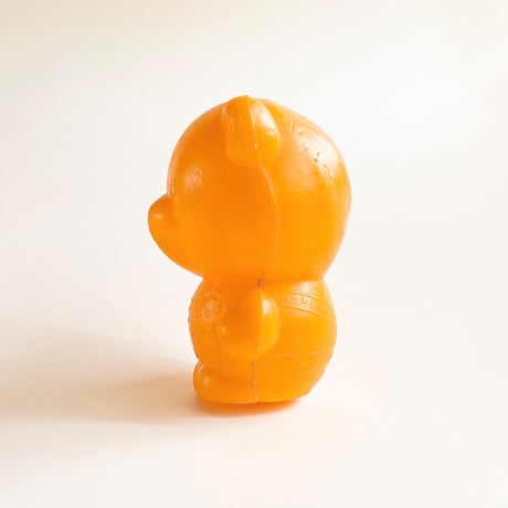 ソビエト　年代不明　オレンジ色のこぐま　くま　プラスチック　人形　高さ10.5cm