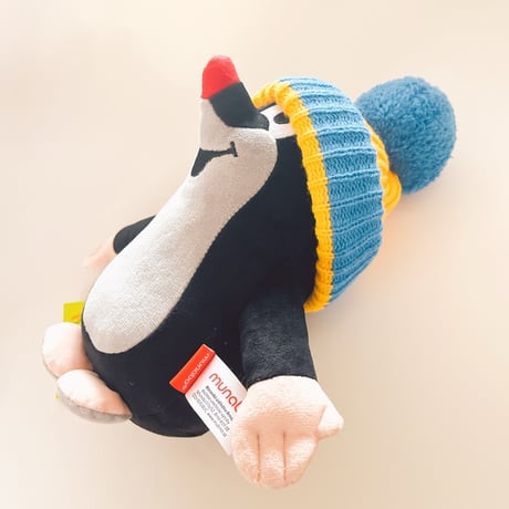 チェコ　現行品　モグラのクルテク　ぬいぐるみ　毛糸の帽子　高さ25cm