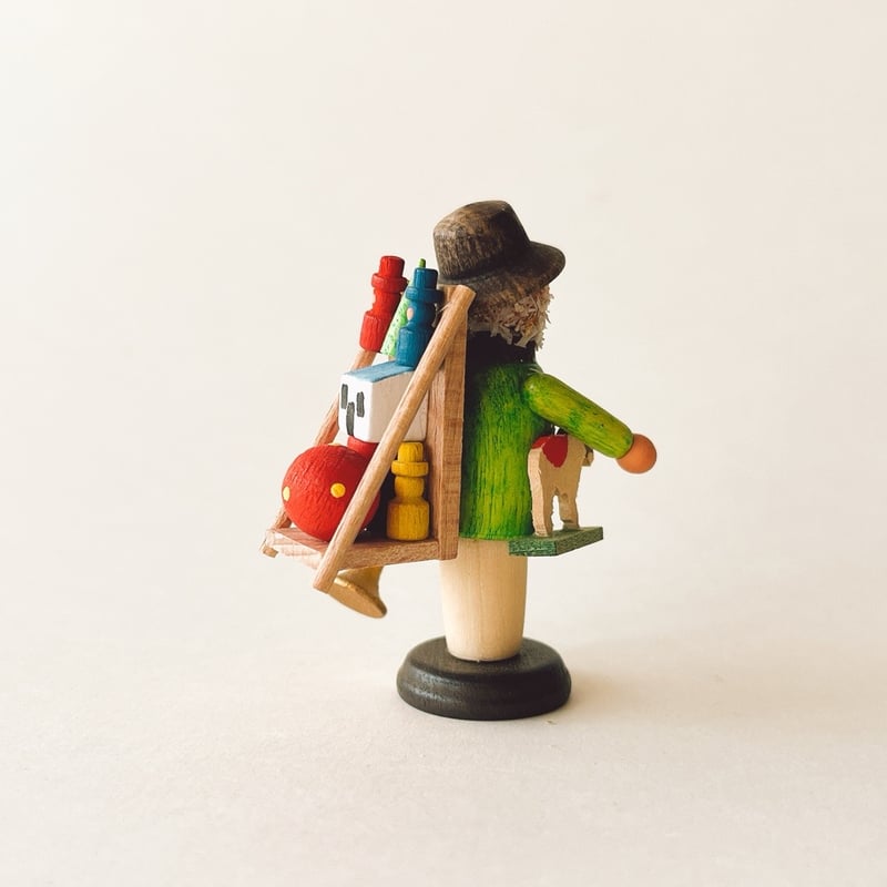 ドイツ ザイフェン 人形 おもちゃ売りの男性 木製 | こぐま舎