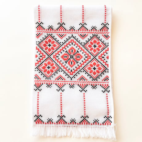 ウクライナ　刺繍　テーブルランナー　４