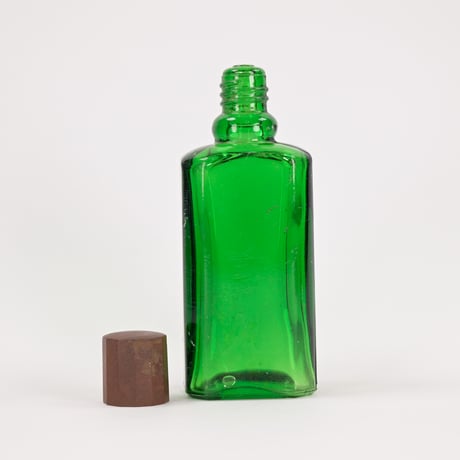 ドイツ　グリーン　ガラス瓶7　プラスチックキャップ付き