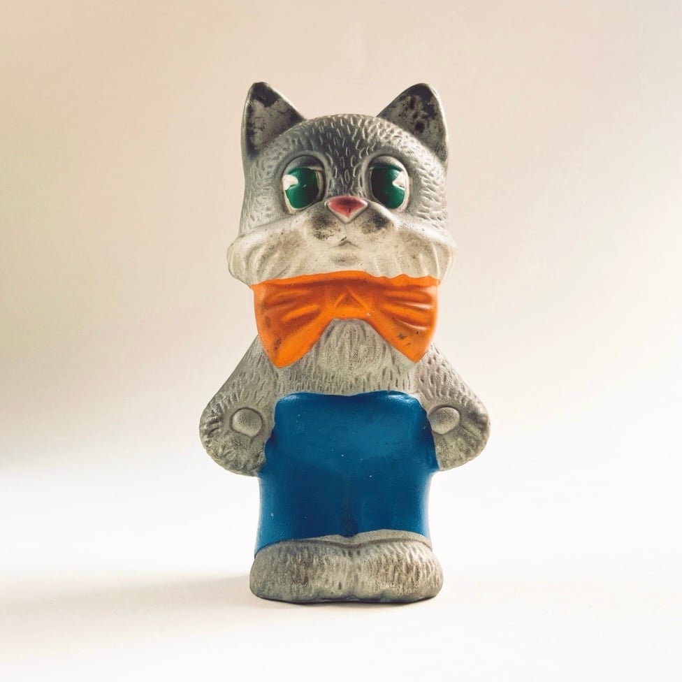 ソビエト 年代不明 蝶ネクタイをした猫 ソフビ 人形 高さ12cm | こぐま舎