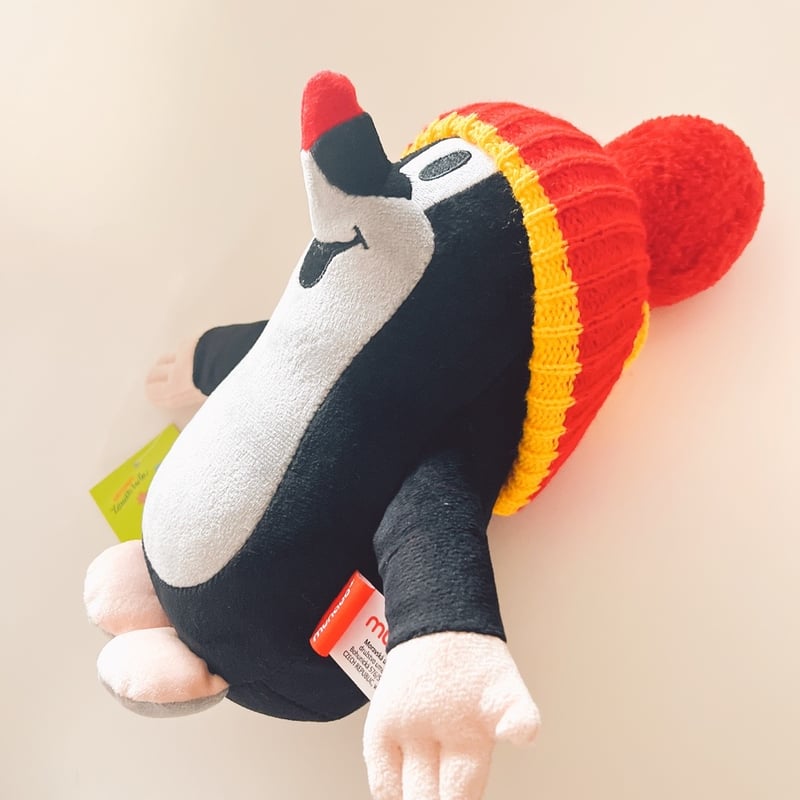 チェコ 現行品 モグラのクルテク ぬいぐるみ 毛糸の帽子 高さ25cm