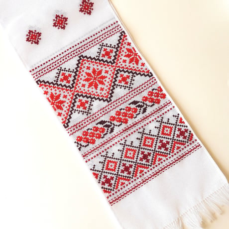 ウクライナ　刺繍　テーブルランナー　２