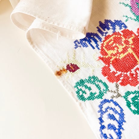 ウクライナ　刺繍　テーブルランナー　バラ