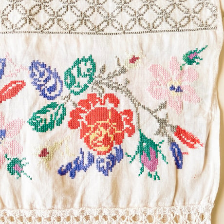 ウクライナ　刺繍　テーブルランナー　バラ