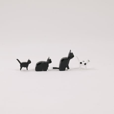 ドイツ　ザイフェン　人形　黒猫と白ブチの親子４匹　木箱入り　木製