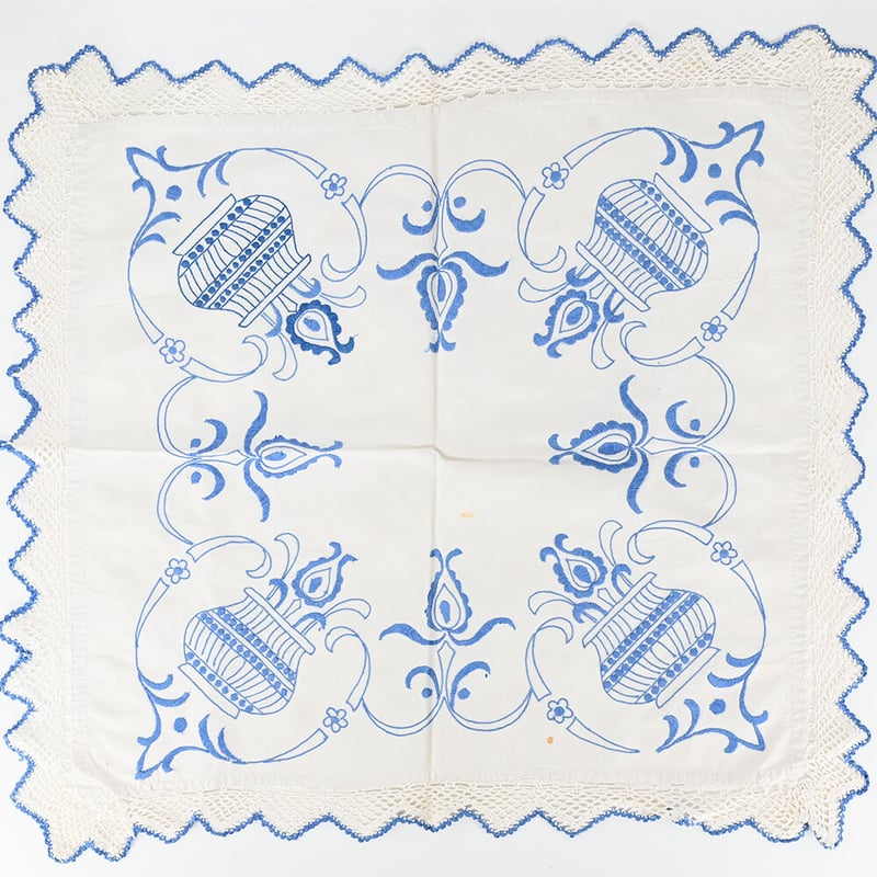 ハンガリー 手刺繍 テーブルクロス 正方形2 | こぐま舎