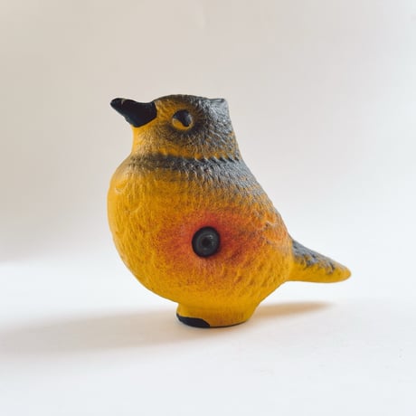 ソビエト　年代不明　赤と黒の模様の黄色い小鳥　ソフビ　人形　全長13cm