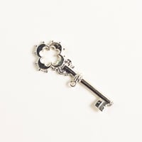 チェコ　チャーム　ペンダントトップ　鍵02