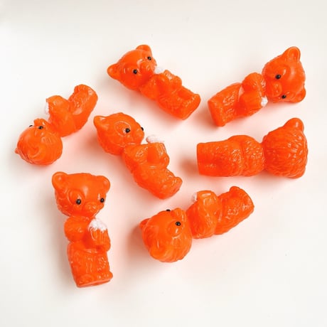 東ドイツ　プラスチック　ビールクマ　くま　オレンジ色　フィギュア