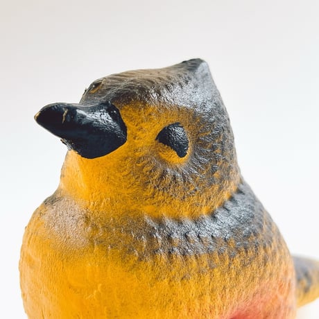 ソビエト　年代不明　赤と黒の模様の黄色い小鳥　ソフビ　人形　全長13cm