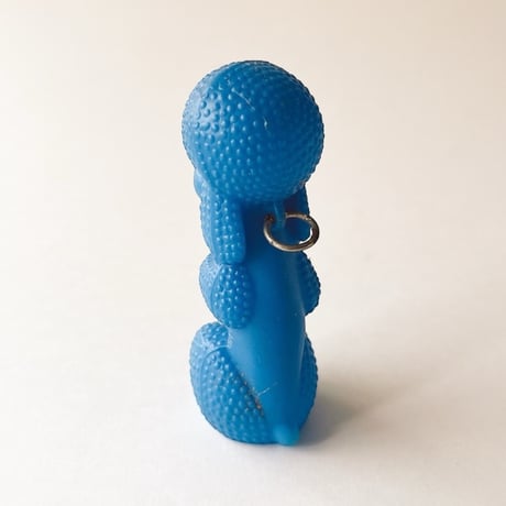 東ドイツ　プラスチック　青いプードル　人形　フィギュア　高さ10cm