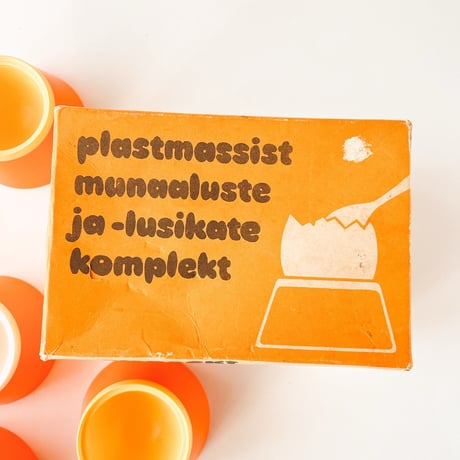 エストニア　プラスチック製エッグスタンド6個セット