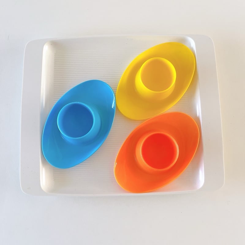 東ドイツ プラスチック 楕円形 エッグスタンドセット | こぐま舎