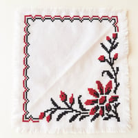 ウクライナ　刺繍　テーブルセンター　お花