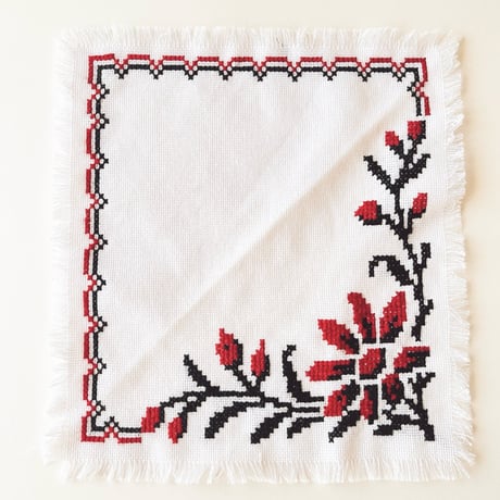 ウクライナ　刺繍　テーブルセンター　お花