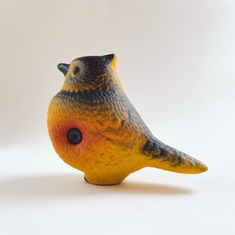 ソビエト　年代不明　赤と黒の模様の黄色い小鳥　ソフビ　人形　全長13cm