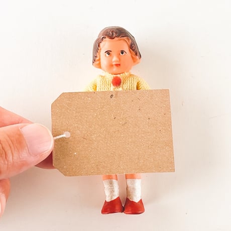 東ドイツ　アリドール　黄色いブラウスの子ども