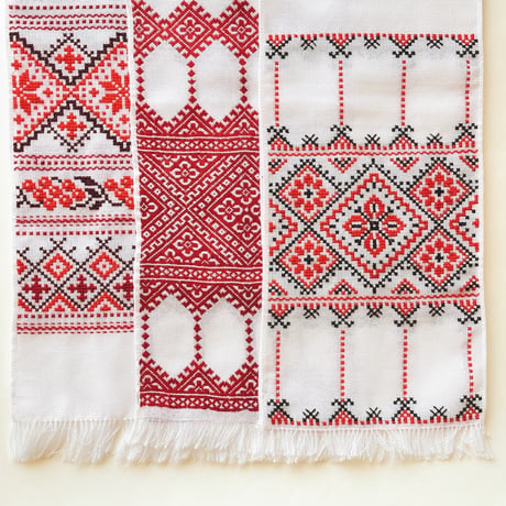 ウクライナ　刺繍　テーブルランナー　４