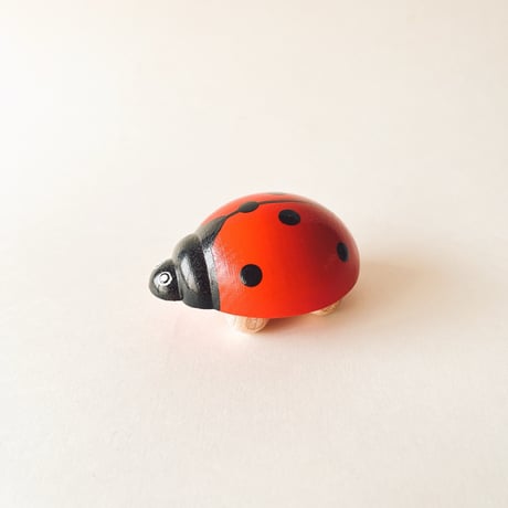 チェコ　木製おもちゃ　てんとう虫の車