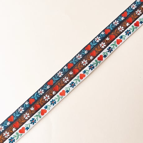 チェコ　チロリアンテープ　茶色にハート　幅1cm　10cmあたり¥45