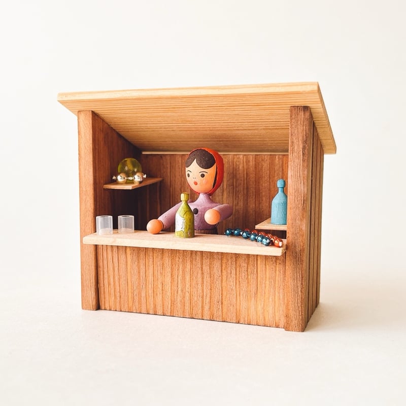 ドイツ ザイフェン 人形 ガラス売りの小屋 木製 | こぐま舎