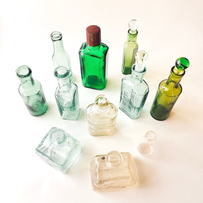 ドイツ グリーン ガラス瓶7 プラスチックキャップ付き | こぐま舎