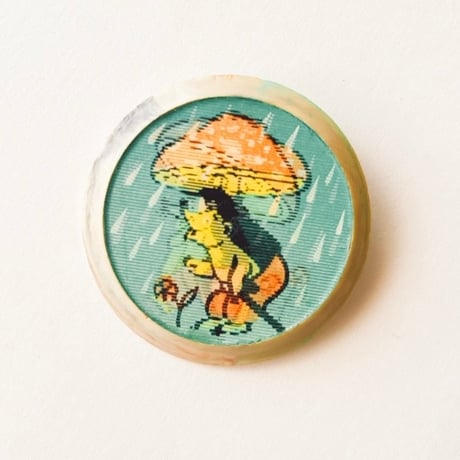 ソビエト　ヴィンテージバッジ　045　角度で絵が変わるバッジ