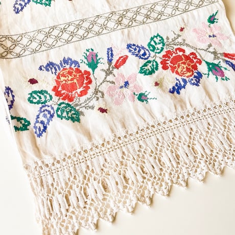 ウクライナ　刺繍　テーブルランナー　バラ