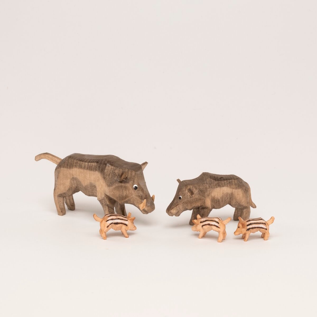 アトリエニキティキ   ドイツ　ハーン社　木彫り人形　イノシシ（大） アトリエニキティキ ドイツハーン社木彫り人形イノシシ（大）