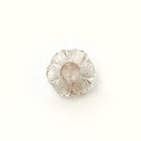 チェコスロバキア　ガラスボタン　花　赤みクリア　1940年代–1970年代