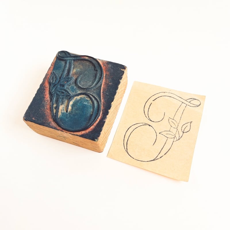 フランスのビンテージ看板文字KIDIMO 「DESIGN」 フランスのビンテージ看板文字KIDIMO 「DESIGN」