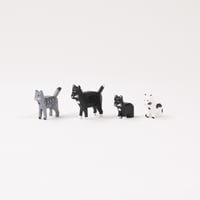 ドイツ　ザイフェン　人形　黒猫や灰色縞模様の猫４匹　木製